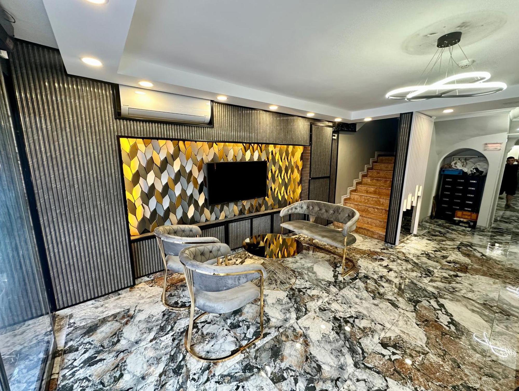 Crowned Exclusive Hotel — Photos 1